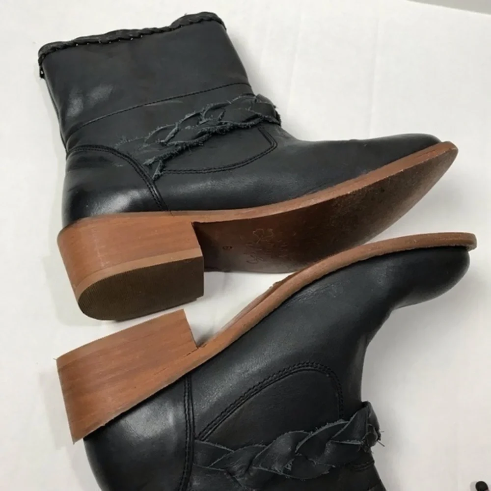 Musse & Cloud Women's Kimber Chelsea Boot size 6 , black